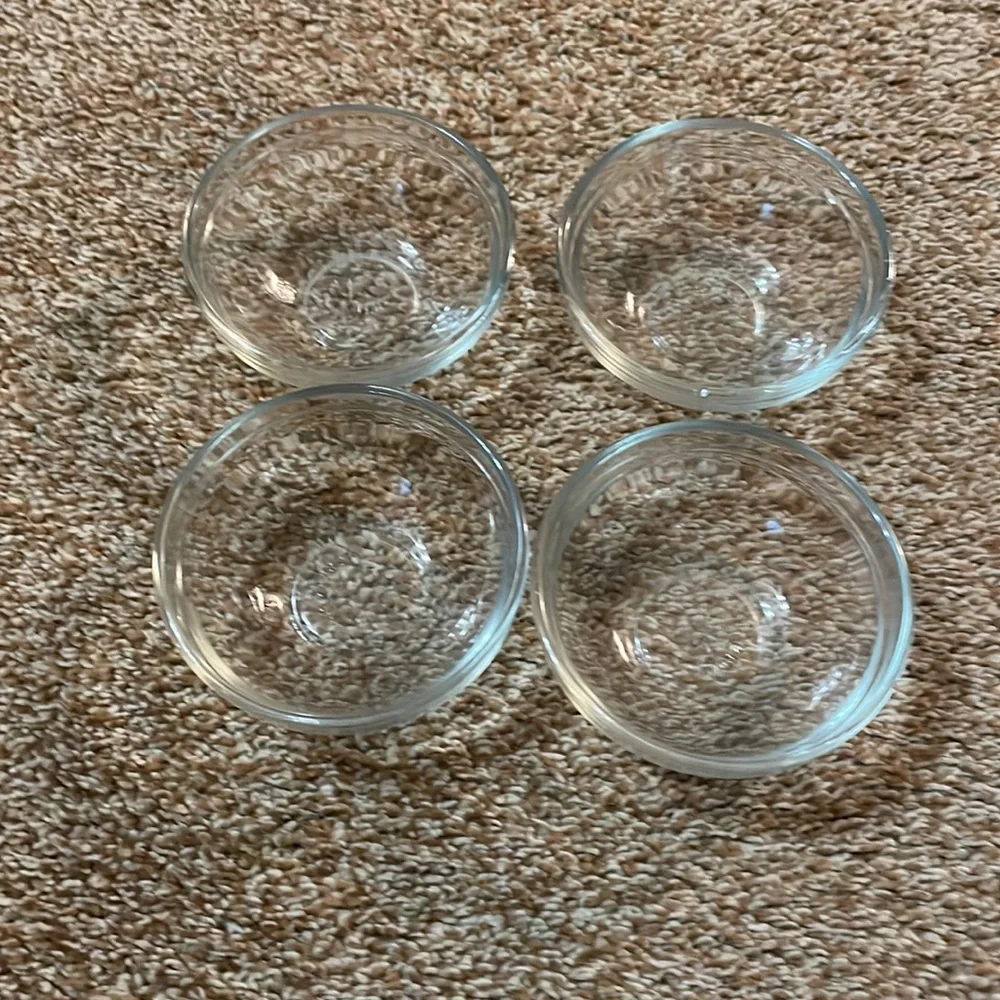 Bundle of four clear glass ramekins